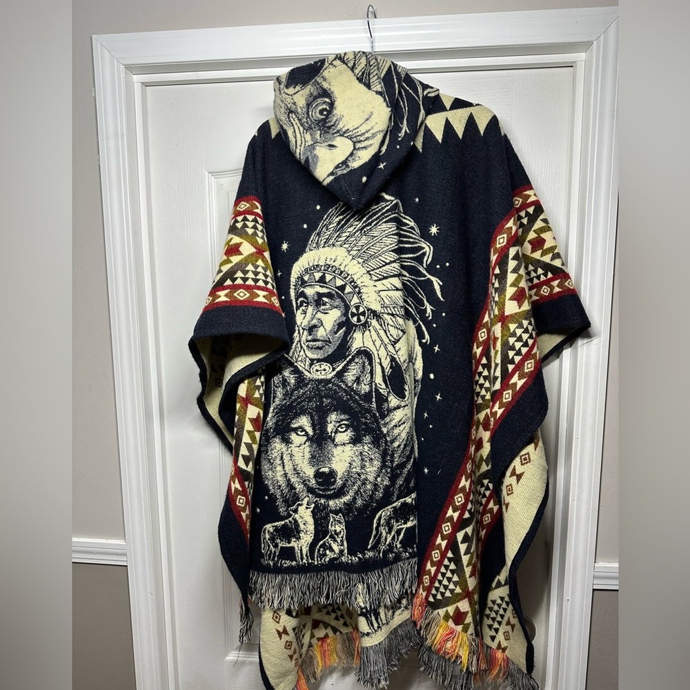 Handwoven South American Poncho: Eagle, Wolf Design
Alpaca blend One Size